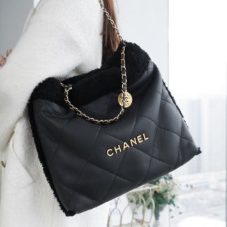 팬더샵 샤넬 22백 시어링 양가죽 & 골드 톤 메탈 블랙