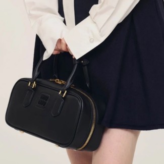 미우미우 아르카디 미디움 백 블랙