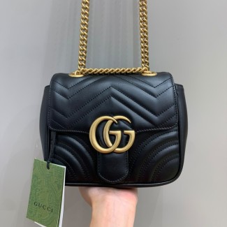 구찌 GG 마몬트 마틀라쎄 미니 숄더백 블랙 739682