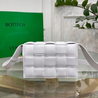 보테가베네타 인트레치아토 패딩카세트 숄더 백 화이트